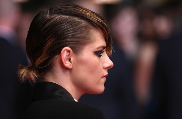  Kristen Stewart has announced her romance with supermodel Stella Maxwell 