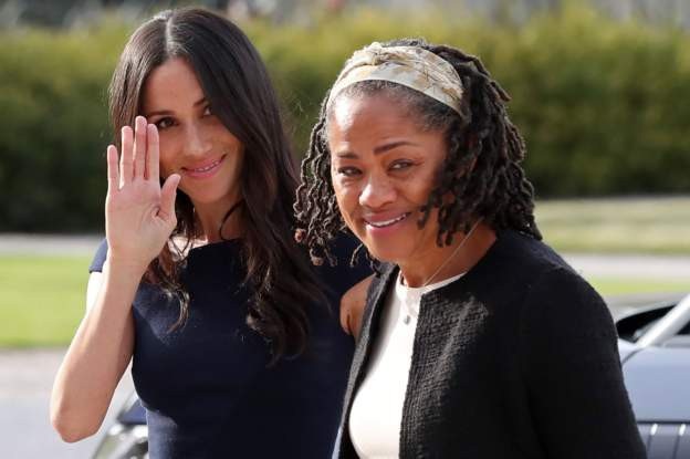 Cô dâu Meghan diện váy cưới tinh khôi tới lễ đường - 28
Mẹ của Meghan cũng đã tới Anh để chuẩn bị cho lễ cưới của con gái. (Ảnh: Reuters)