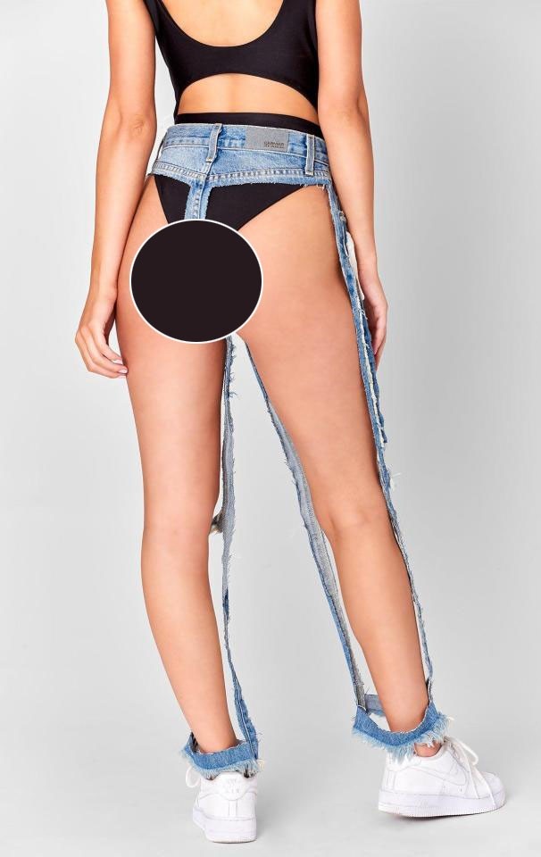 Nhà mốt giới thiệu rằng đây là “một mẫu quần jeans cạp cao với những đường cut-out lớn đầy táo bạo ở cả trước và sau”. Cả chiếc quần jeans hầu như chỉ là những vạt vải mỏng nhẹ. Để diện chiếc quần này, nhà mốt khuyến cáo người mặc nên kết hợp với jumpsuit.