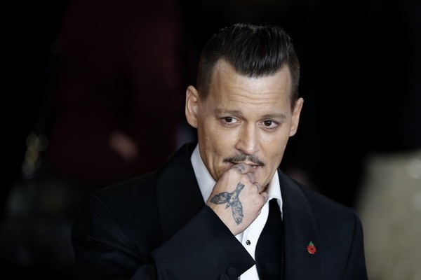 Johnny Depp bị kiện bởi vệ sỹ cũ - 4
Hai vệ sỹ còn có thêm việc bên lề là làm vai trò người trông giữ con cái của Depp. Ngôi sao phim Cướp biển vùng Caribe hiện chưa lên tiếng về vụ việc này
