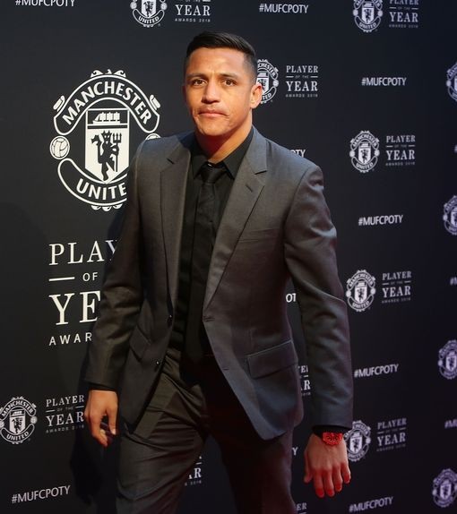 Mourinho gây sốc với quyết định chọn Cầu thủ xuất sắc nhất MU - 8
Alexis Sanchez