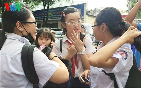 Một số hiệu trưởng muốn thay đổi phương án thi vào lớp 10 của Hà Nội - 3
Theo phương án mới, từ năm học 2019-2020, học sinh Hà Nội phải làm thêm bài thi tổ hợp trong kỳ thi tuyển sinh vào lớp 10 (ảnh minh họa)