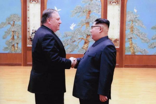 Triều Tiên thả 3 công dân Mỹ trước cuộc gặp với Tổng thống Trump - 2 Cựu Giám đốc CIA Mike Pompeo được cho là đã thảo luận với nhà lãnh đạo Kim Jong-un về việc thả 3 công dân Mỹ trong chuyến đi bí mật tới Bình Nhưỡng (Ảnh: UPI)