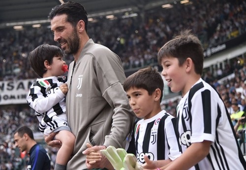 “Ngập nước mắt” trong ngày tạm biệt huyền thoại Buffon - 2 “Ngập nước mắt” trong ngày tạm biệt huyền thoại Buffon - 2