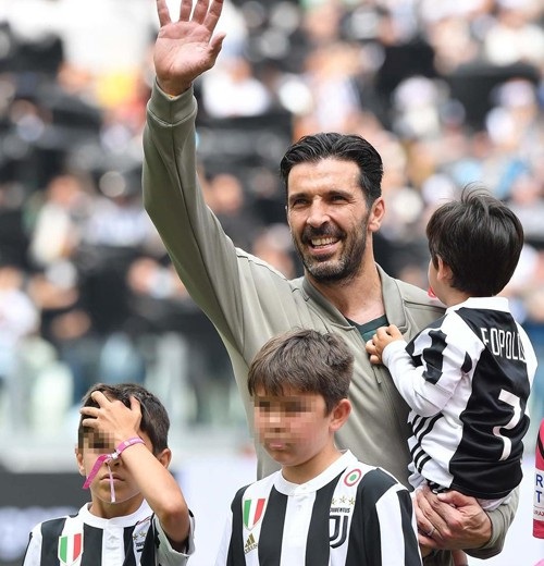 “Ngập nước mắt” trong ngày tạm biệt huyền thoại Buffon - 1 “Ngập nước mắt” trong ngày tạm biệt huyền thoại Buffon - 1