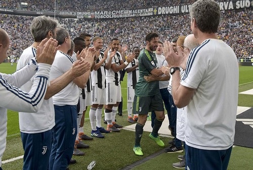 “Ngập nước mắt” trong ngày tạm biệt huyền thoại Buffon - 6 “Ngập nước mắt” trong ngày tạm biệt huyền thoại Buffon - 6
