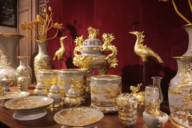 Đại gia Việt “chơi trội” chi tiền tỷ mua bức tranh ngọc lớn nhất Châu Á - 10 Để hoàn thiện bộ gốm gồm 42 tác phẩm, nghệ nhân Phạm Đạt và các thợ thủ công đã phải làm việc ròng rã 180 ngày và trải qua gần 30 công đoạn.