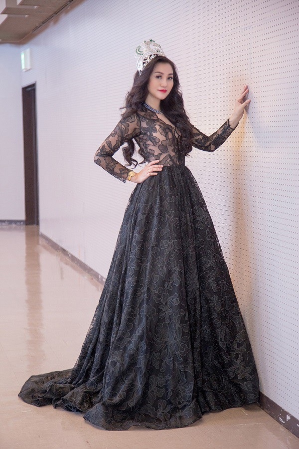 Nữ Hoàng Trần Huyền Nhung quyền quý ngồi ghế nóng bán kết hoa hậu và nam vương doanh nhân thế giới - Ảnh 1. Nữ Hoàng Trần Huyền Nhung quyền quý ngồi ghế nóng bán kết hoa hậu và nam vương doanh nhân thế giới - Ảnh 1.