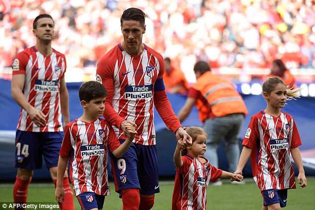 Torres lập cú đúp trong ngày chia tay Atletico và La Liga - 9
Torres đã có những thời khắc đầy cảm xúc ở trận đấu cuối cùng tại La Liga