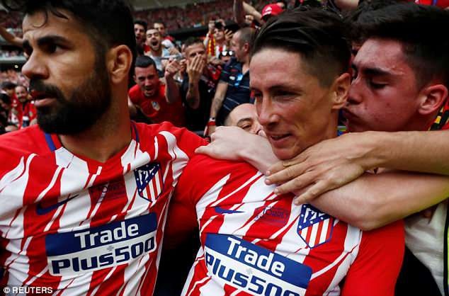 Torres lập cú đúp trong ngày chia tay Atletico và La Liga - 3
Torres gỡ hòa 1-1 cho Atletico ở phút 42