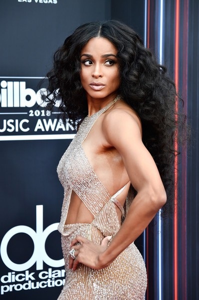 
Cặp đôi nổi tiếng thường xuyên chia sẻ những hình ảnh hạnh phúc bên nhau trên trang cá nhân
