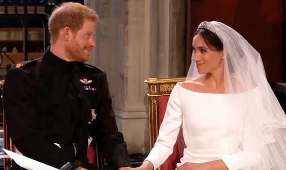 Khoảnh khắc Hoàng tử Harry rơi nước mắt trong đám cưới cổ tích - 1 Hoàng tử Harry và cô dâu Meghan Markle (Ảnh: Daily Express)