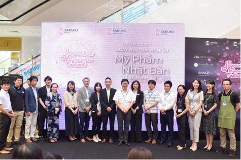Hơn 10.000 lượt khách xếp hàng đăng ký tham dự Ngày hội trải nghiệm mỹ phẩm Nhật Bản - 6 Hơn 10.000 lượt khách xếp hàng đăng ký tham dự Ngày hội trải nghiệm mỹ phẩm Nhật Bản - 6