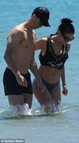 
Georgina Rodriguez sinh góa cho bạn trai danh thủ hồi tháng 11 năm ngoái
