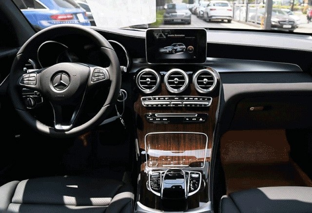 Mercedes-Benz GLC 200 khởi điểm từ 1,684 tỉ đồng - 2 Mercedes-Benz GLC 200 khởi điểm từ 1,684 tỉ đồng - 2