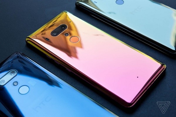 Ảnh thực tế smartphone HTC U12+ với 4 camera, thiết kế "trong suốt" - 8 HTC U12+ được xem là “làn gió mới” trong phân khúc smartphone cao cấp