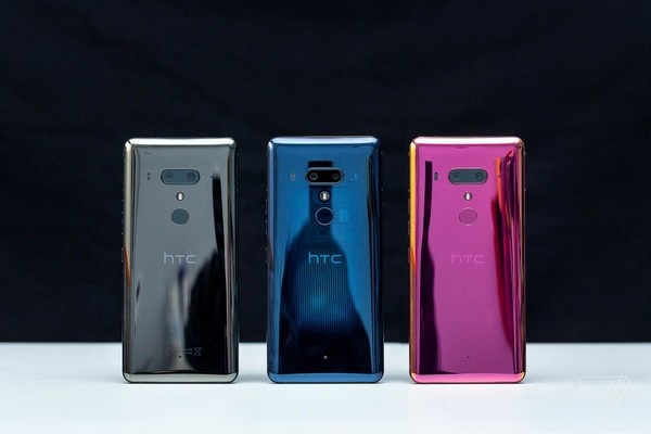 Ảnh thực tế smartphone HTC U12+ với 4 camera, thiết kế "trong suốt" - 3 3 phiên bản màu sắc để lựa chọn