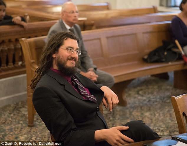 Michael Rotondo, 30 tuổi, có mặt tại tòa án trong vụ kiện do cha mẹ đệ đơn (Ảnh: Dailymail)