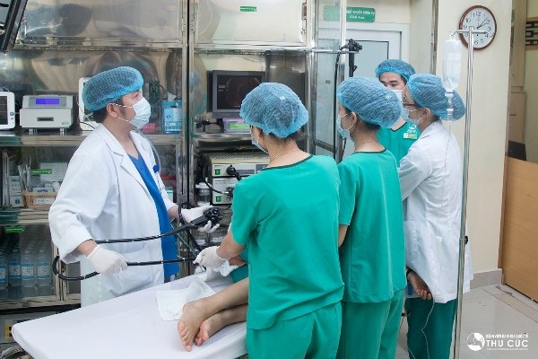 Ung thư đại tràng có thể chữa khỏi? - 2 Nội soi đại trực tràng giúp phát hiện các tổn thương và ung thư đại trực tràng.