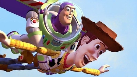 Xúc động trước những bài học quý giá trong phim hoạt hình - 7 “Toy story” (1995) luôn là một trong những bộ phim hoạt hình xuất sắc nhất mọi thời đại. Xoay quanh những món đồ chơi tưởng vô tri nhưng lại mang cảm xúc chân thực như chính con người, biết khóc, biết cười, biết ghen tuông, biết yêu thương, “Toy story” đã chứng minh rằng thời gian có thể trôi qua, ấu thơ có thể lùi vào dĩ vãng như tình bạn và những kỉ niệm đẹp đẽ lúc nào cũng trường tồn.
