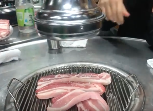 Thịt nướng được coi là món ăn khoái khẩu nhất của người Hàn Quốc.