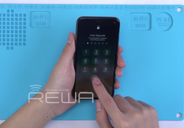 Cảnh giác iPhone X "dựng" với màn hình LCD, chất lượng kém, dễ gặp lỗi - 1 iPhone X được thay màn hình nhìn không khác gì so với nguyên bản, nhưng chất lượng lại tệ hơn rất nhiều.