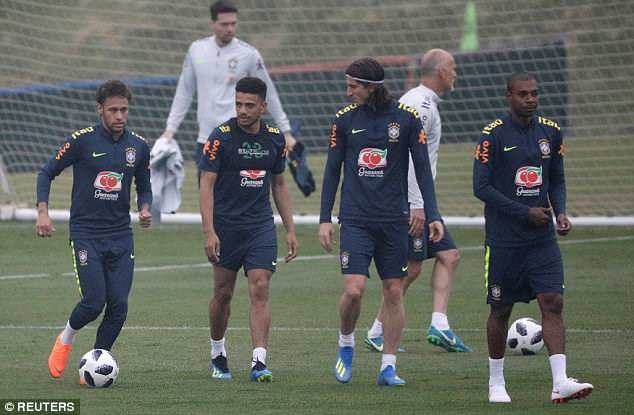 Neymar hồi phục chấn thương thần kỳ, sẵn sàng cho World Cup 2018 - 1
Neymar, Taison, Filipe Luis và Fernandinho rất háo hức trong buổi tập đầu tiên cùng đội tuyển Brazil chuẩn bị cho World Cup 2018