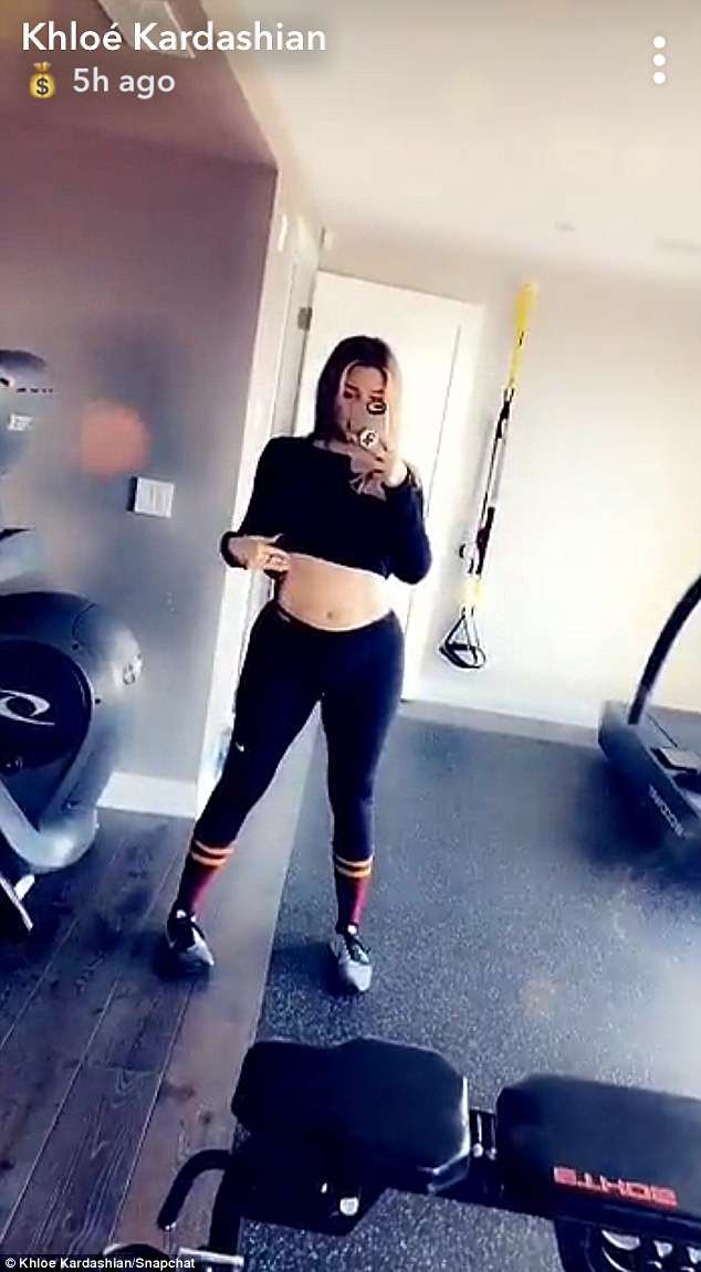Khloe Kardashian muốn sớm cưới bạn trai bội bạc - 4
Khloe đã trở lại phòng gym sau 1 tháng sinh nở