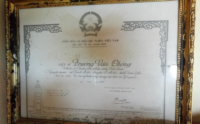 Thu hồi giấy báo tử của "liệt sĩ" trở về sau 33 năm - 1 Ông Chóng được công nhận là liệt sĩ năm 1991