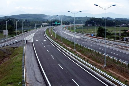 Cao tốc Nội Bài - Lào Cai được đưa vào khai thác toàn tuyến vào tháng 9/2014