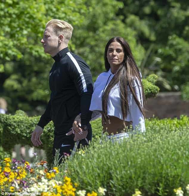 
Kris Boyson, 29 tuổi là huấn luyện viên thể dục kiêm diễn viên truyền hình thực tế
