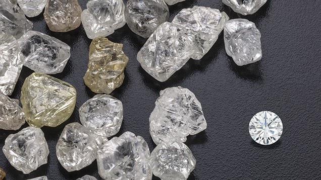 15 tỷ USD kim cương thất thoát, cựu Tổng thống Zimbabwe cũng “lặn mất tăm” - 1 Cựu Tổng thống Mugabe từng tuyên bố rằng Zimbabwe đã mất 15 tỷ USD doanh thu khai thác kim cương trong năm 2016.