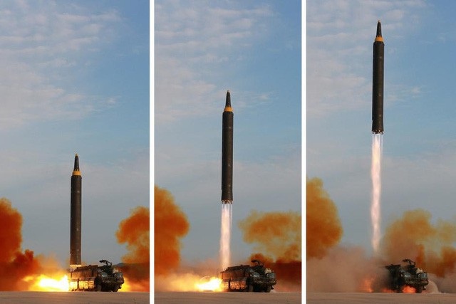 Viễn cảnh u ám của quan hệ Mỹ - Triều nếu thượng đỉnh Trump - Kim đổ vỡ - 3 Triều Tiên phóng tên lửa đạn đạo Hwasong-12 tháng 9/2017 (Ảnh: Reuters)
