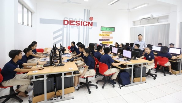 Giải pháp đầu tư thông minh cho con em học trường quốc tế - 2 Học sinh UK Academy được học tập trong môi trường hiện đại đúng chuẩn quốc tế.