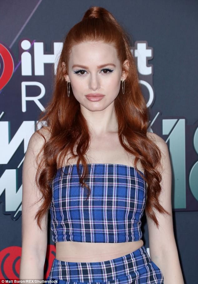 Uống nhiều nước: Tạo phong độ đỉnh cao hay gây phù não? - 2 Nữ diễn viên Madelaine Petsch, 23 tuổi, tiết lộ rằng cô uống gấp đôi lượng nước được khuyến cáo mỗi ngày, cũng như tập luyện 6 ngày một tuần và ăn dưới 1.700 calo