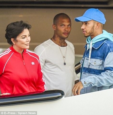 
Bà Kris Jenner trẻ trung hơn nhiều so với tuổi 63
