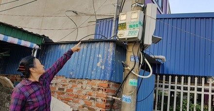 Thay công tơ, tăng tiền điện tại Hạ Long: Xử lý cá nhân nếu gây thiệt hại cho khách hàng - 1
Một khách hàng bức xúc vì thay công tơ mà tiền điện lại tăng cao