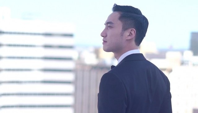 Chung Hân Đồng nghẹn ngào trong hôn lễ bí mật tại Mỹ - 20
Ông xã của Chung Hân Đồng khá điển trai và đã kheo đuổi cô gần hai năm trước khi cô nhận lời làm vợ anh.