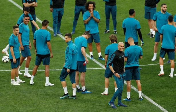 Real Madrid và Liverpool hừng hực khí thế trước trận chiến lịch sử - 2 Real Madrid và Liverpool hừng hực khí thế trước trận chiến lịch sử - 2