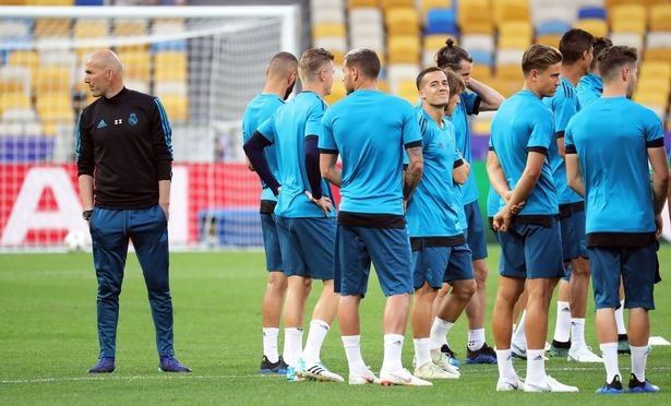 Real Madrid và Liverpool hừng hực khí thế trước trận chiến lịch sử - 3 Real Madrid và Liverpool hừng hực khí thế trước trận chiến lịch sử - 3