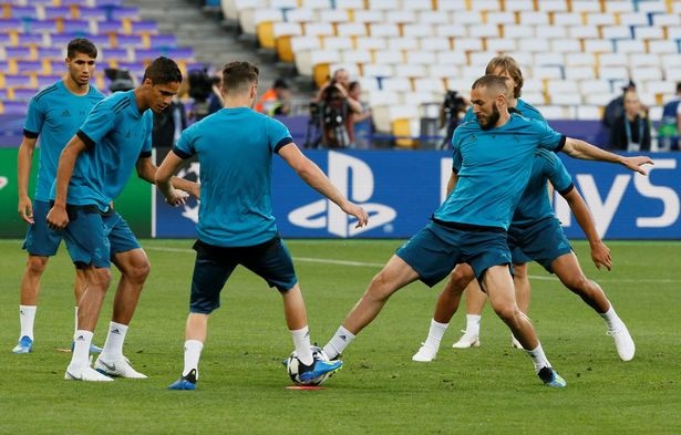 Real Madrid và Liverpool hừng hực khí thế trước trận chiến lịch sử - 7 Real Madrid và Liverpool hừng hực khí thế trước trận chiến lịch sử - 7