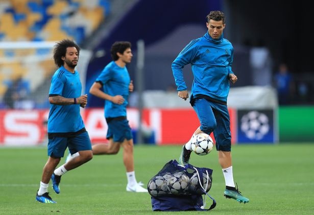 Real Madrid và Liverpool hừng hực khí thế trước trận chiến lịch sử - 8 Real Madrid và Liverpool hừng hực khí thế trước trận chiến lịch sử - 8