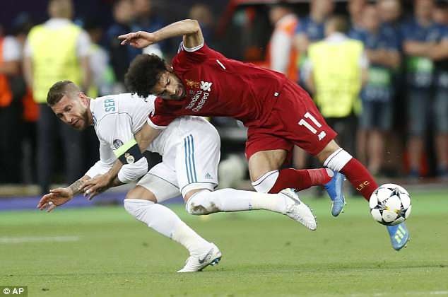 Khiến Salah có nguy cơ mất World Cup, Sergio Ramos bị chỉ trích dữ dội - 1 Sergio Ramos bị chỉ trích vì khiến Salah chấn thương