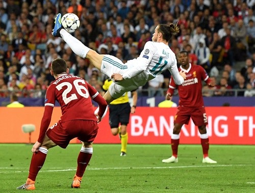 Chỉ đúng 3 phút sau khi vào sân, Gareth Bale đã tạo nên sự khác biệt với siêu phẩm xe đạp chổng ngược vào lưới Liverpool