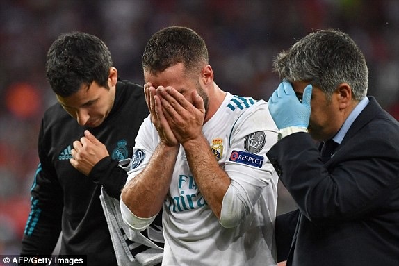 Real Madrid 3-1 Liverpool: Cú đúp của Gareth Bale - 21
Hậu vệ phải người Tây Ban NHa bị tái phát chấn thương ở vai