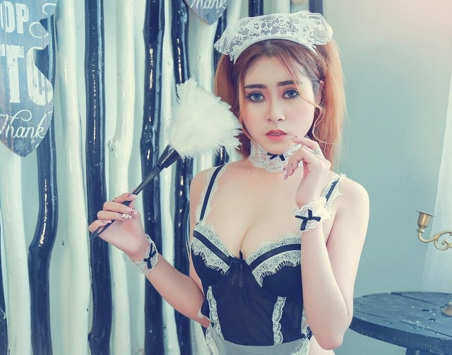 Ồn ào vụ hoạ sĩ bị tố hiếp dâm và loạt mỹ nhân bị nhầm... đóng phim sex - 3 Sau khi người mẫu Kim Phượng tố cáo, người mẫu Huyền Phương cũng đã trả lời trên Dân trí khẳng định, cô từng bị họa sĩ Ngô Lực sàm sỡ trong lần hợp tác đầu tiên. “Khi tôi đang tắm thì anh ta mở cửa ra một cách tự nhiên và giúp tôi làm sạch mực ở vùng lưng và mông, cố tình đụng chạm vào vùng kín. Tôi thấy vậy liền nói để tôi tự làm được rồi, và mau chóng đuổi anh ta ra khỏi toilet”, người mẫu nude Huyền Phương chia sẻ.
