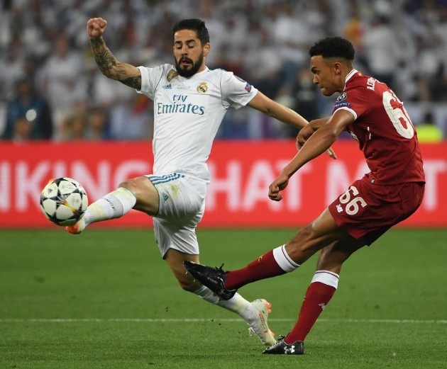 Real Madrid 3-1 Liverpool: Cú đúp của Gareth Bale - 31
Isco trong một tình huống đi bóng