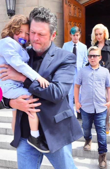 Nhân ngày 1/6, cùng ngắm dàn “thiếu nhi” đáng yêu của các sao thế giới - 11 Trông Gwen Stefani và Blake Shelton như một cặp vợ chồng thực sự khi cả hai đưa các con của Stefani rời khỏi nhà thờ Easter Sunday