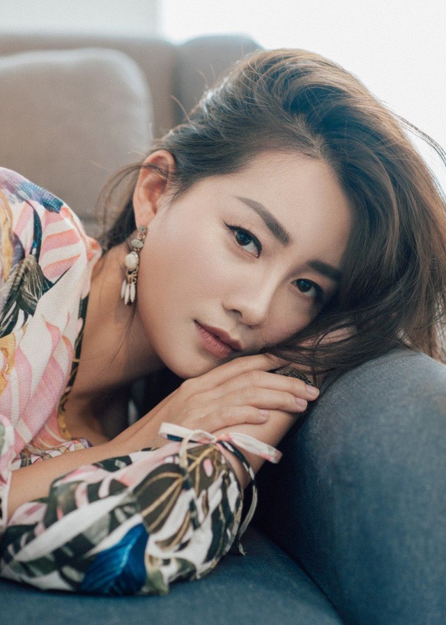 Ồn ào vụ hoạ sĩ bị tố hiếp dâm và loạt mỹ nhân bị nhầm... đóng phim sex - 11 Từng trải qua mối tình bị bạn trai cũ bạo hành trong quá khứ và chứng kiến cuộc hôn nhân đổ vỡ của bố mẹ nên MC Quỳnh Chi càng thận trọng hơn trong việc chọn bạn trai dù đã ở tuổi 32.