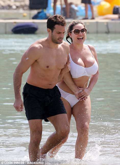 Kelly Brook khoe ngực khủng bên bạn trai - 5
Kelly Brook cũng chia sẻ mong ước sớm kết hôn và sinh con